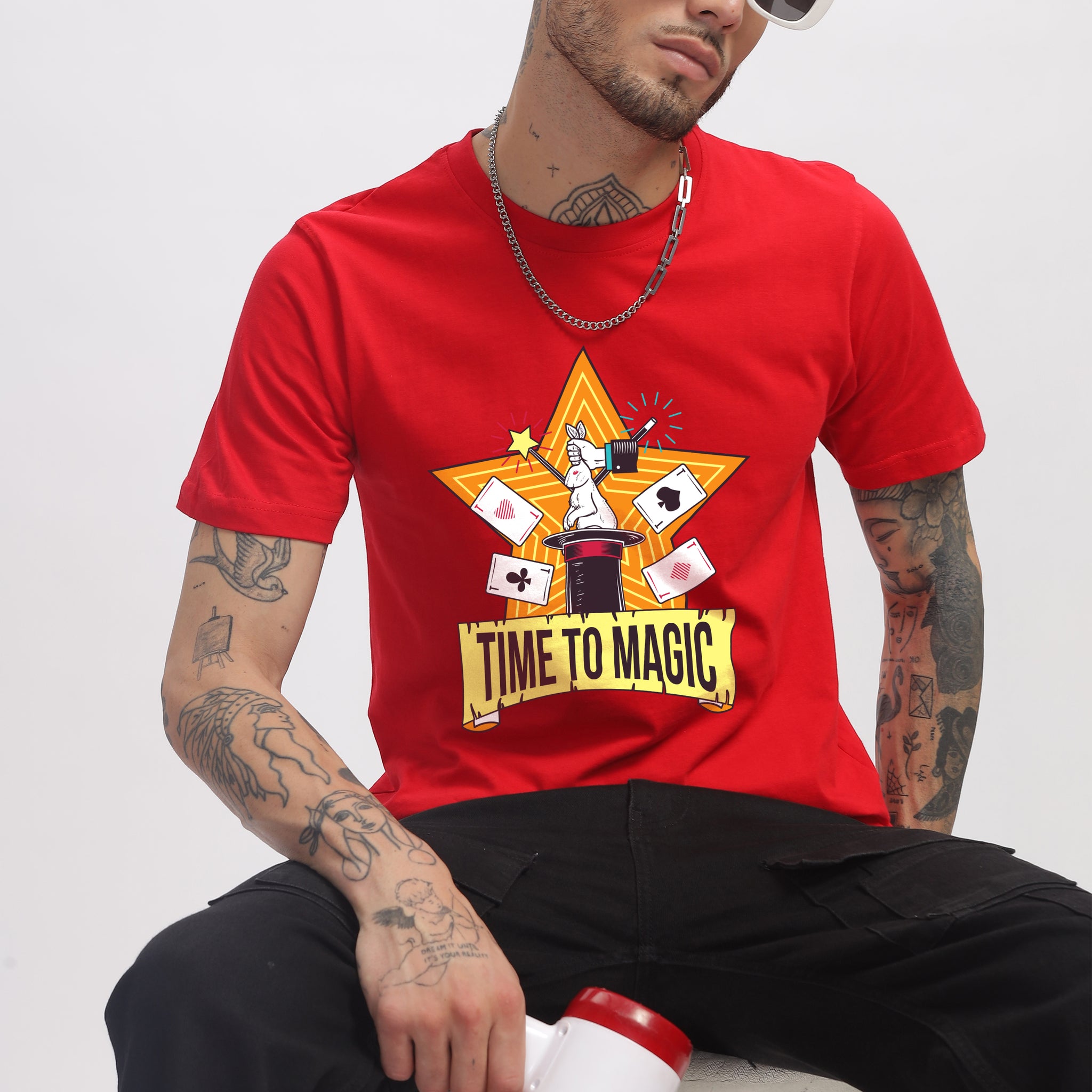 TIME TO MAGIC GRAPHIC RED T-SHIRT