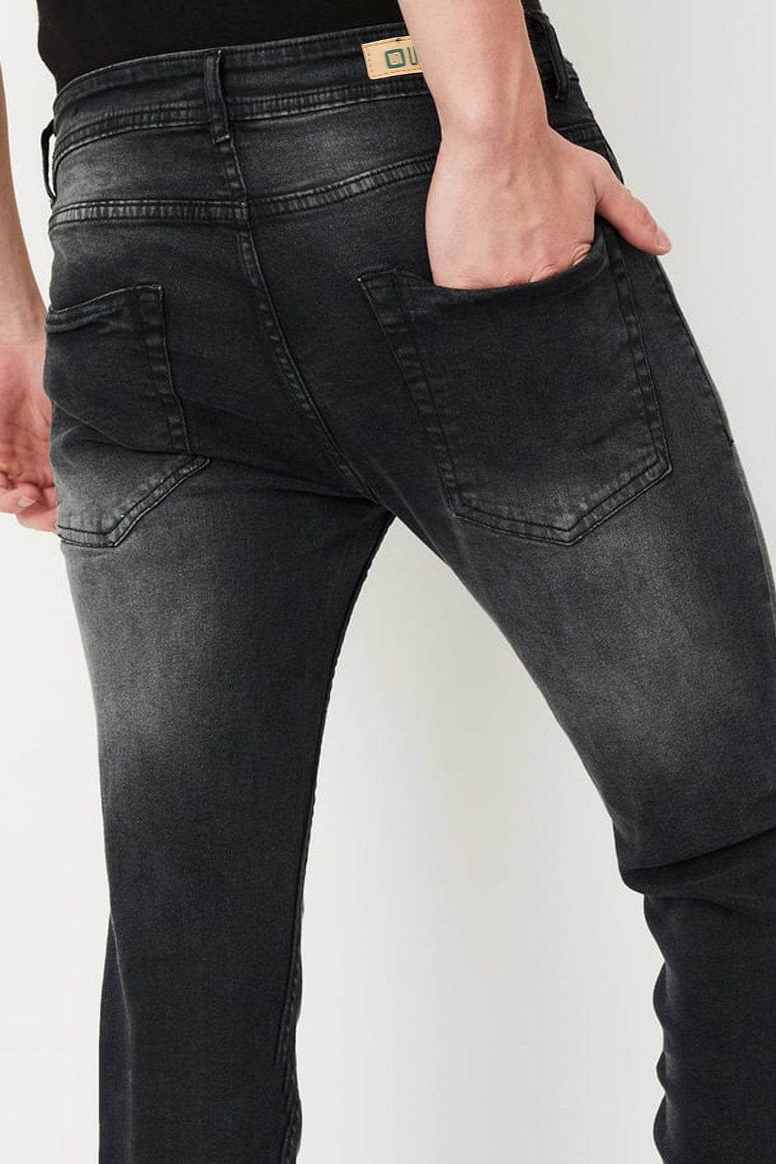 BLACK SLIM TAPERED FIT JEANS